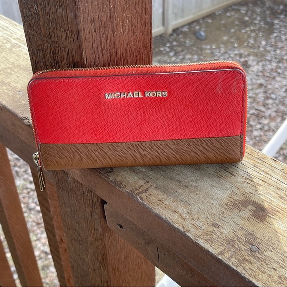 Michael Kors Jet Set ZA Continental Leather Zip wallet - Picture 2 of 16